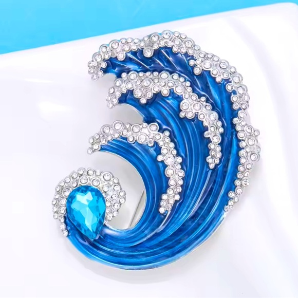 Betsey Johnson Schiaparelli Style Large Blue and Silver Wave Brooch - Picture 3 of 6